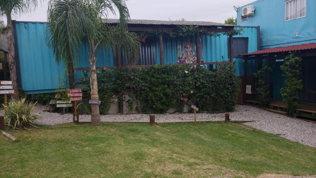 Hindu Box Containers E Cabanas Praia do Rosa Bagian luar foto