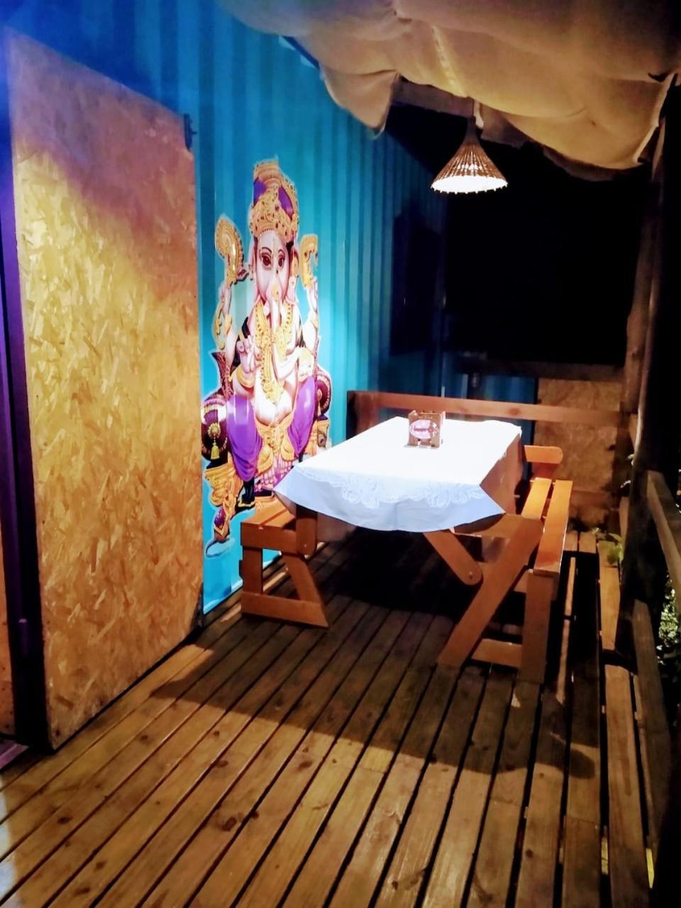 Hindu Box Containers E Cabanas Praia do Rosa Bagian luar foto